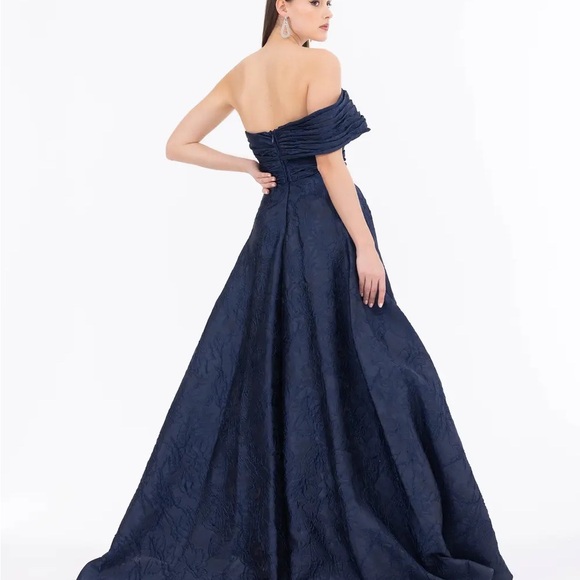 Ilmio Asymmetrical Slit Jacquard Evening Gown In Navy - Picture 3 of 5